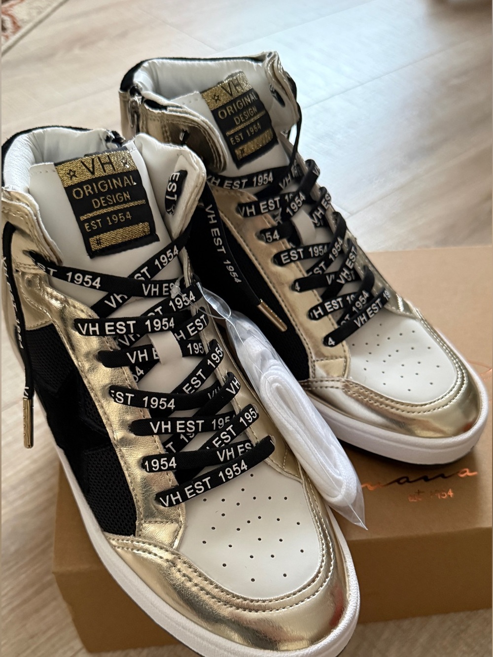 Vintage Havana high top sneakers size 8